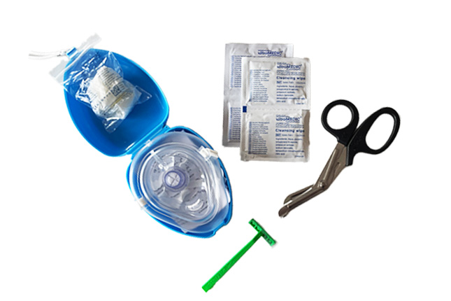 DEFI-READY-SET with respiratory mask, disposable razor, clothes scissors